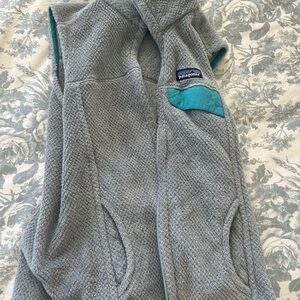 Patagonia Light Gray Fleece with Teal Accent